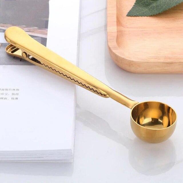 Dual Purpose Coffee Scoop With Built-In Alligator Clip